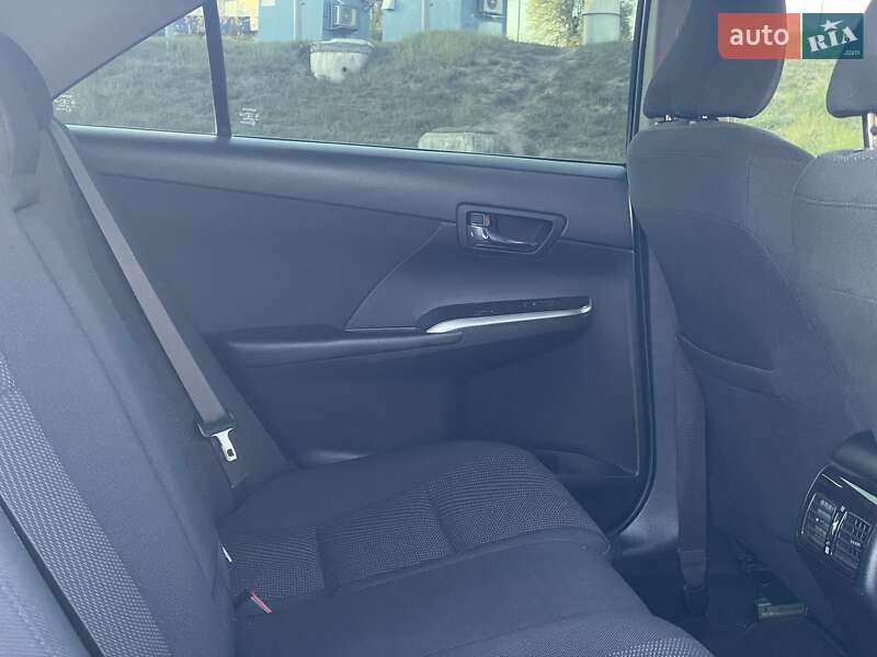 Седан Toyota Camry 2015 в Виннице
