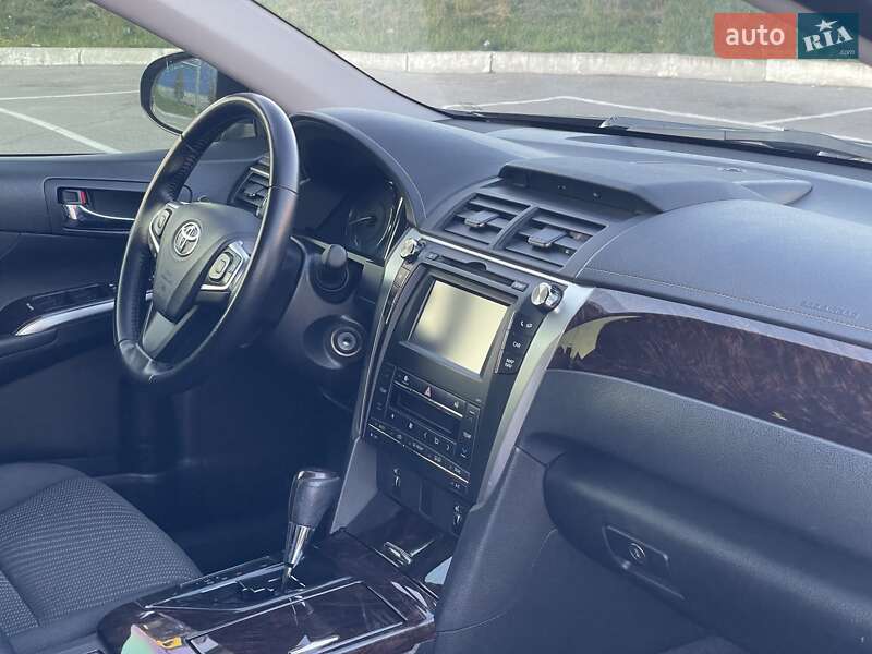 Седан Toyota Camry 2015 в Виннице