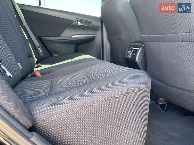 Седан Toyota Camry 2015 в Виннице