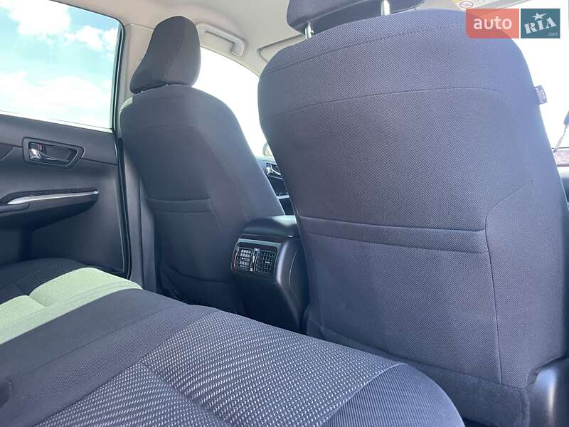 Седан Toyota Camry 2015 в Виннице