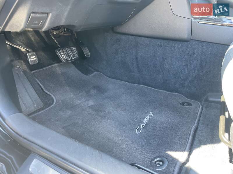 Седан Toyota Camry 2015 в Виннице