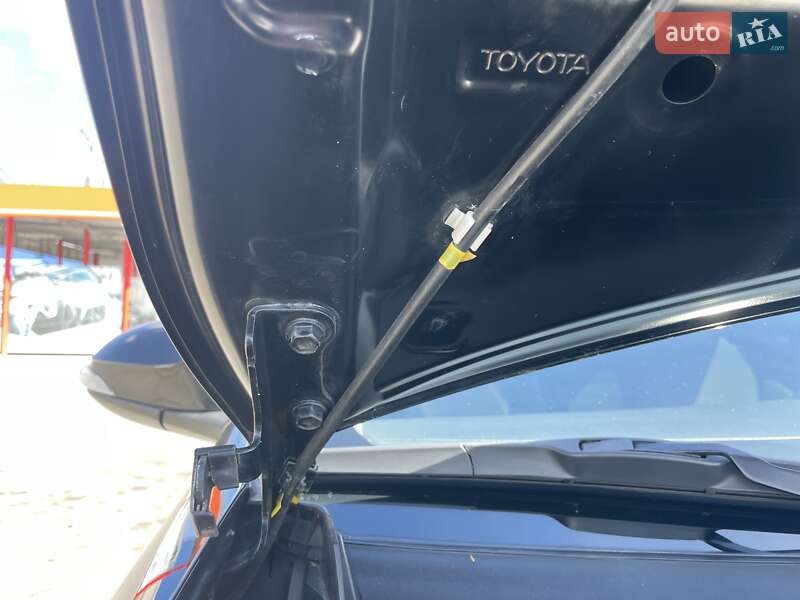 Седан Toyota Camry 2015 в Виннице