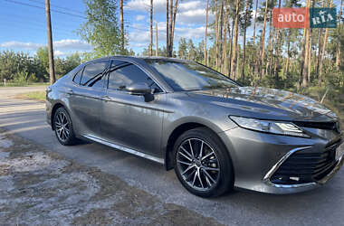 Седан Toyota Camry 2023 в Киеве