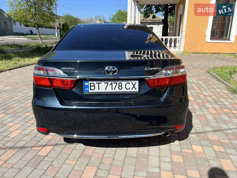 Седан Toyota Camry 2017 в Николаеве