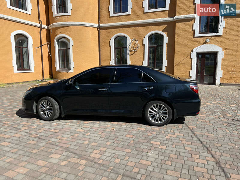 Седан Toyota Camry 2017 в Николаеве