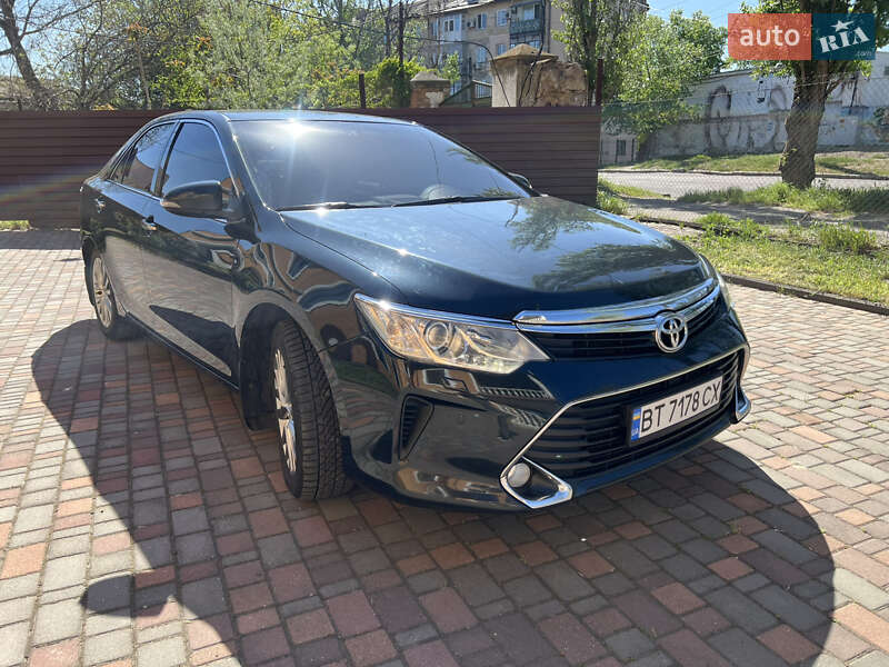 Седан Toyota Camry 2017 в Николаеве