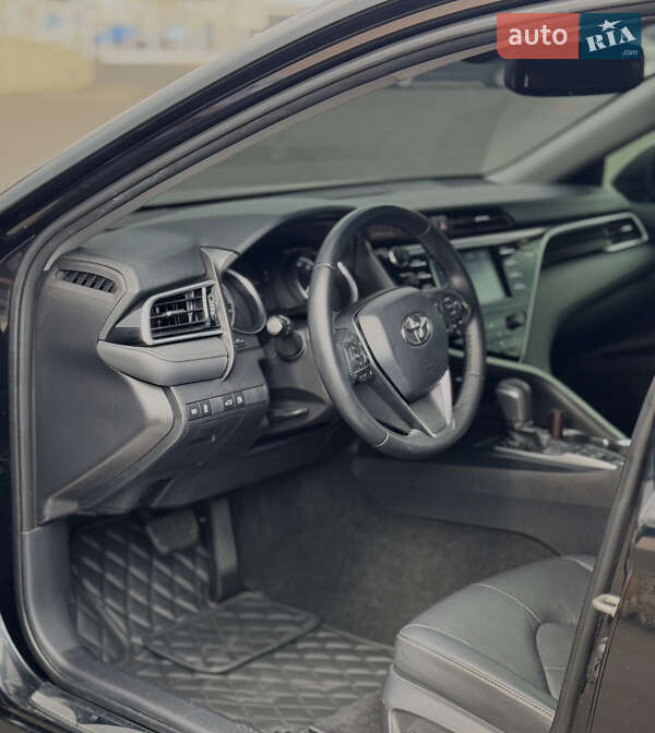 Седан Toyota Camry 2017 в Одессе