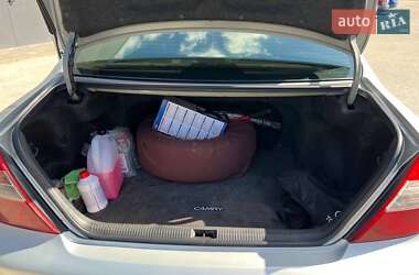 Седан Toyota Camry 2004 в 