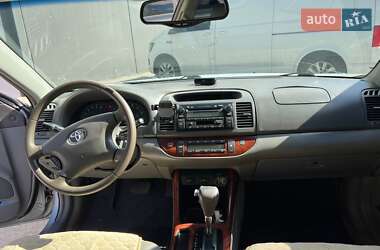 Седан Toyota Camry 2004 в 
