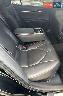Седан Toyota Camry 2019 в 