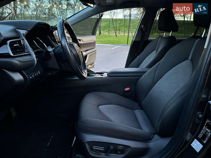 Седан Toyota Camry 2021 в Києві