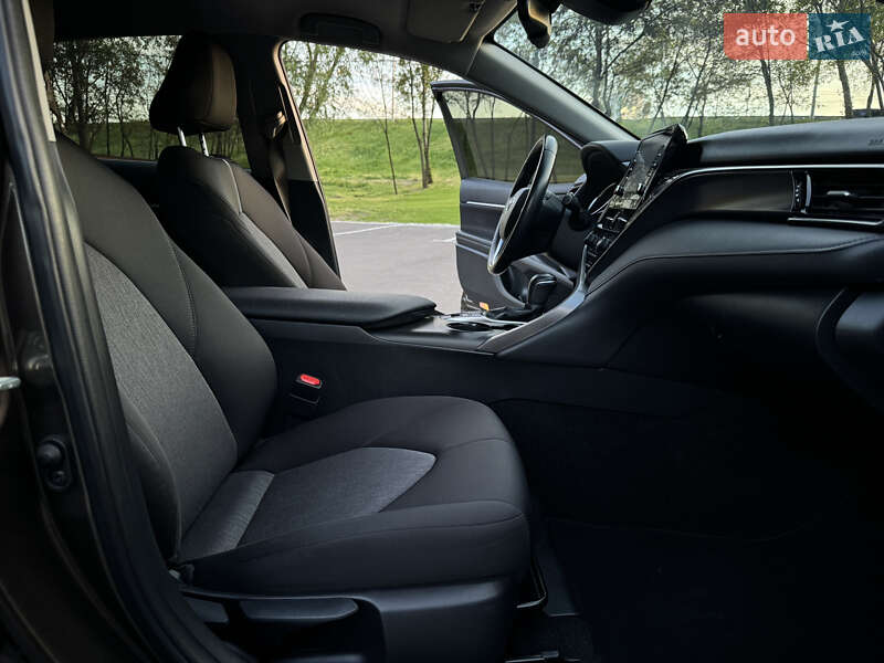 Седан Toyota Camry 2021 в Києві