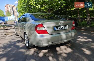 Седан Toyota Camry 2004 в 