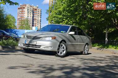 Седан Toyota Camry 2004 в 