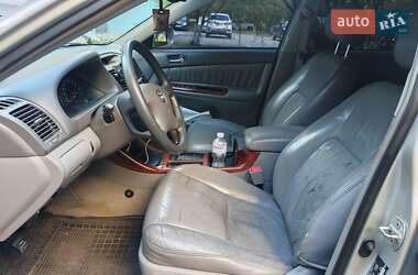 Седан Toyota Camry 2004 в 
