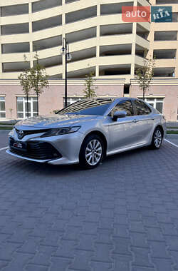 Седан Toyota Camry 2019 в Софиевской Борщаговке
