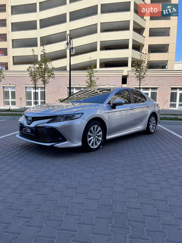 Toyota Camry 2019