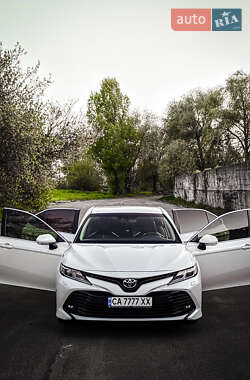 Седан Toyota Camry 2018 в Черкасах