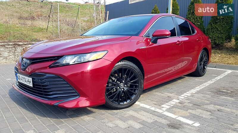 Седан Toyota Camry 2020 в Киеве