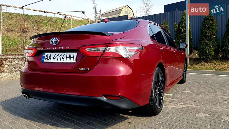 Седан Toyota Camry 2020 в Киеве