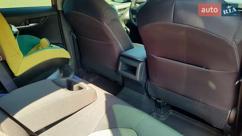 Седан Toyota Camry 2020 в Киеве