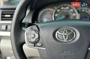 Седан Toyota Camry 2014 в 