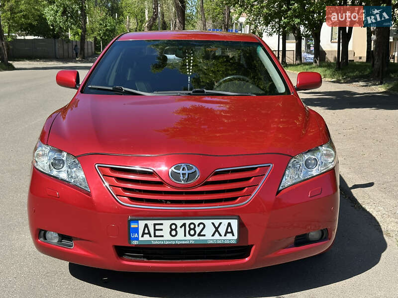 Седан Toyota Camry 2008 в Кривом Роге