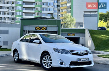 Седан Toyota Camry 2013 в Києві