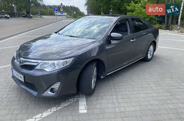 Седан Toyota Camry 2013 в Киеве