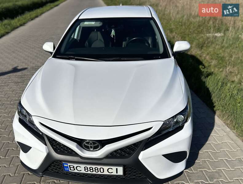 Седан Toyota Camry 2020 в Львове