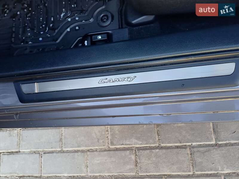 Седан Toyota Camry 2015 в Харкові
