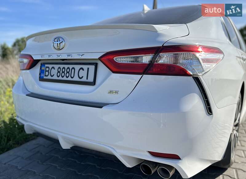 Седан Toyota Camry 2020 в Львове