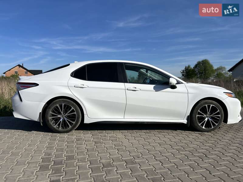 Седан Toyota Camry 2020 в Львове