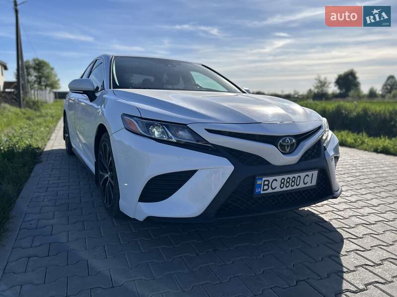 Седан Toyota Camry 2020 в Львове