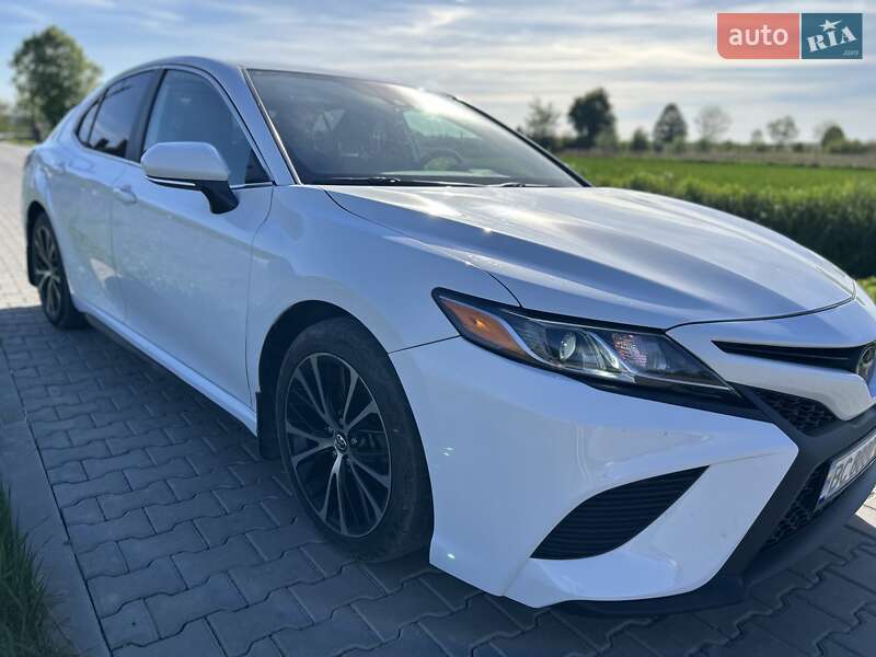 Седан Toyota Camry 2020 в Львове