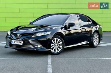 Седан Toyota Camry 2017 в Киеве