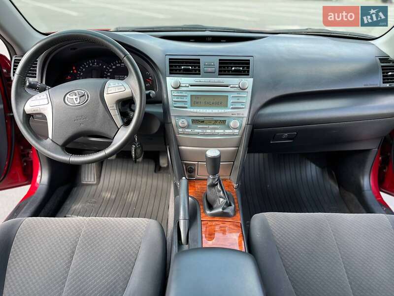 Седан Toyota Camry 2008 в Нетешине