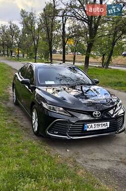 Седан Toyota Camry 2022 в Киеве