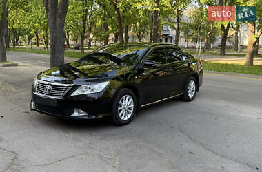 Седан Toyota Camry 2012 в Жовтих Водах