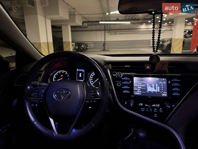 Седан Toyota Camry 2018 в Киеве