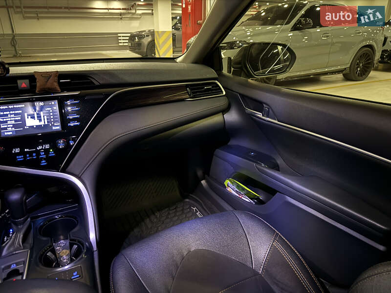 Седан Toyota Camry 2018 в Киеве