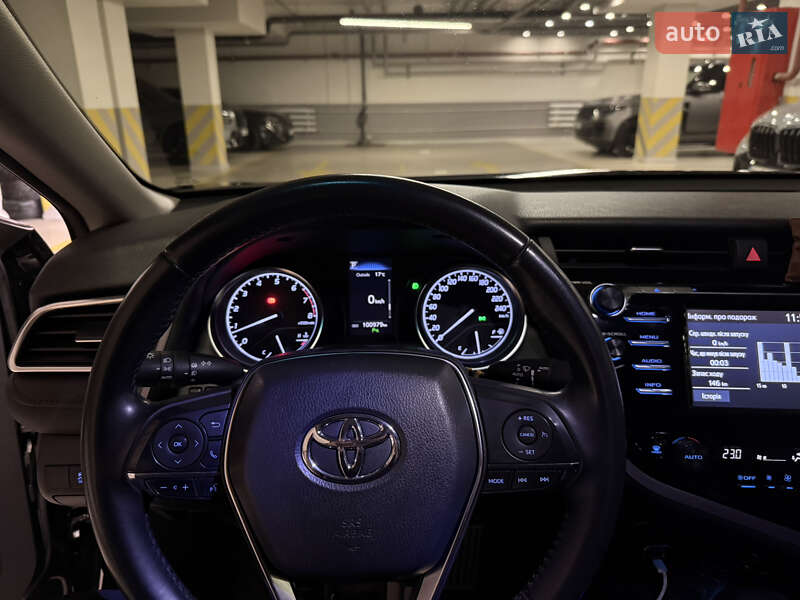 Седан Toyota Camry 2018 в Киеве