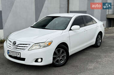 Седан Toyota Camry 2011 в Виннице