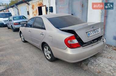 Седан Toyota Camry 2004 в 