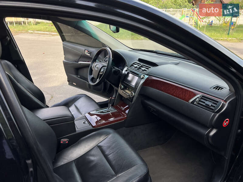 Седан Toyota Camry 2013 в Киеве
