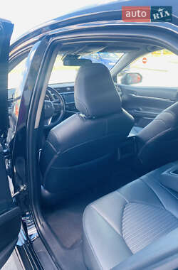 Седан Toyota Camry 2018 в 