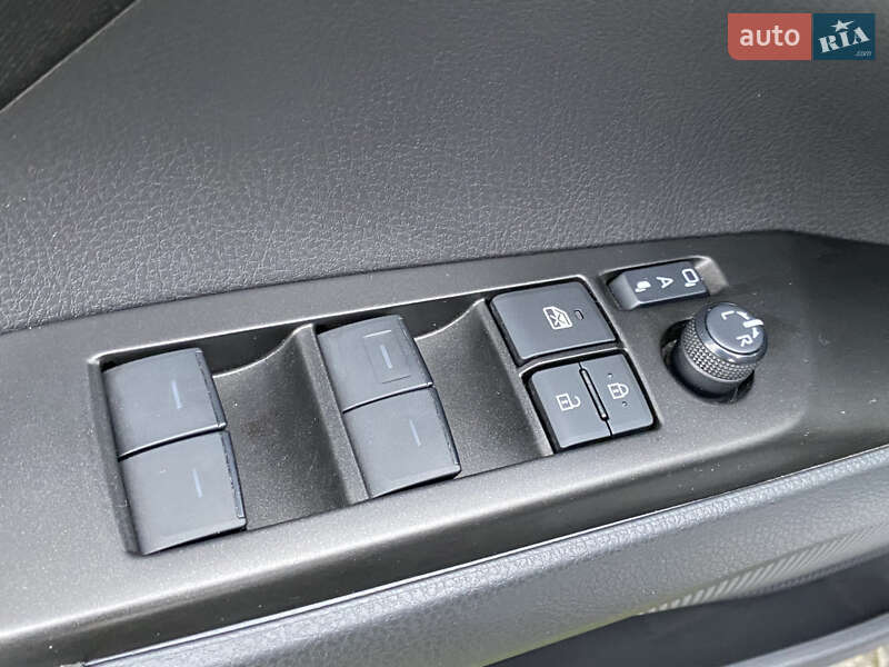 Седан Toyota Camry 2021 в Києві