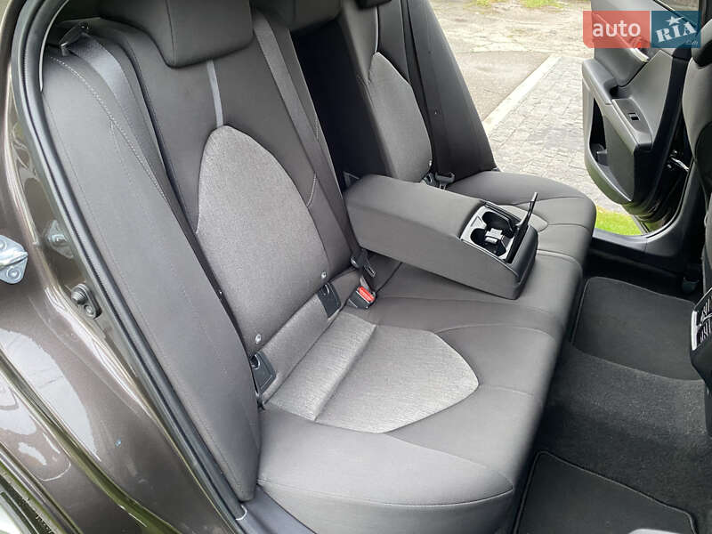 Седан Toyota Camry 2021 в Києві