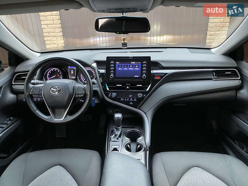 Седан Toyota Camry 2021 в Києві