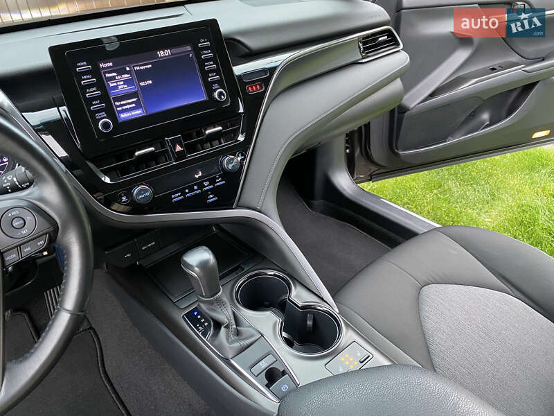 Седан Toyota Camry 2021 в Києві